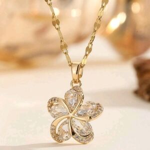 New Elegant Gold Tone and Clear Flower Pendant Necklace